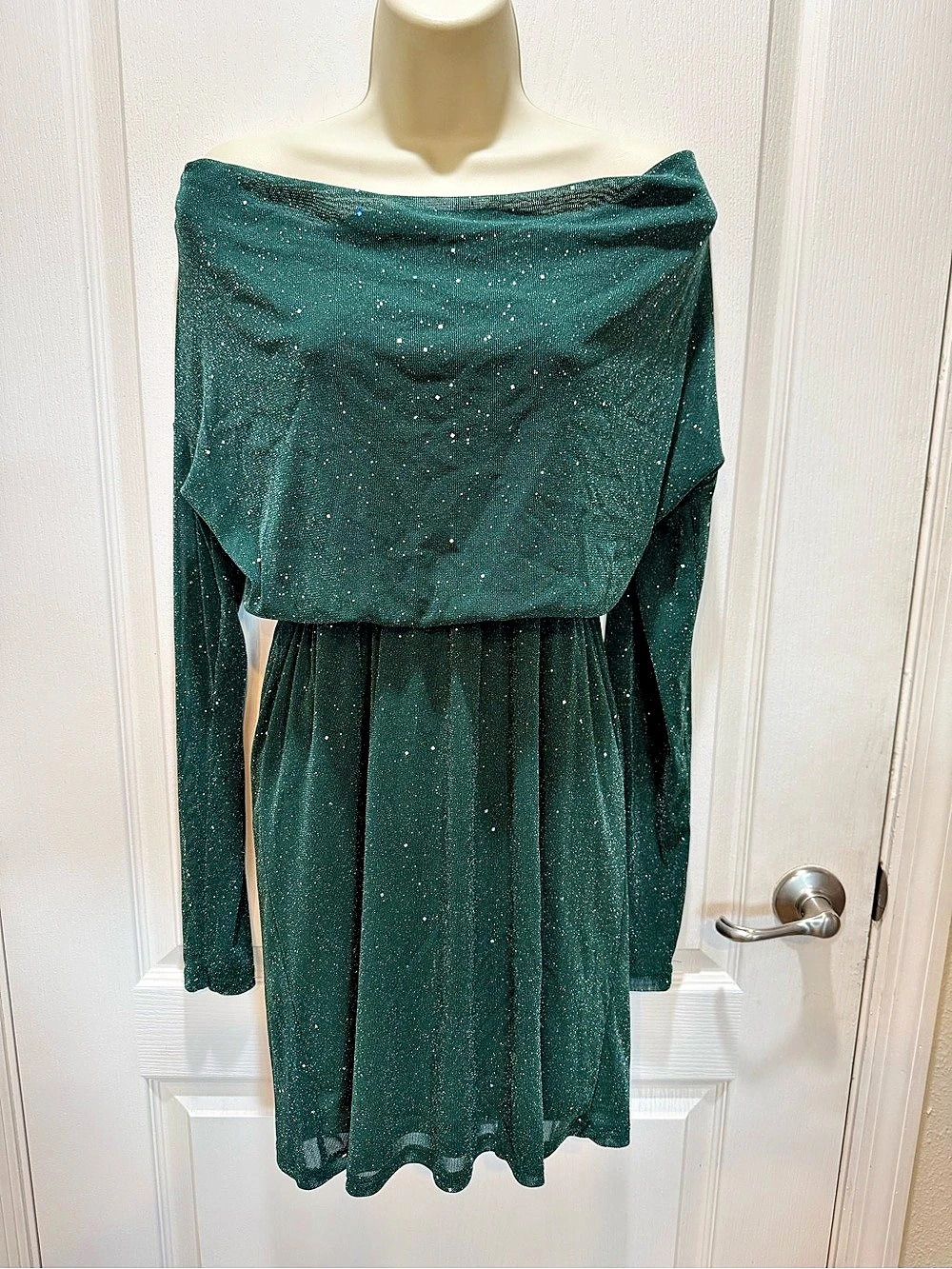 Absolutely Famous Sequin Mini Dress in Green Size Medium Great Condition